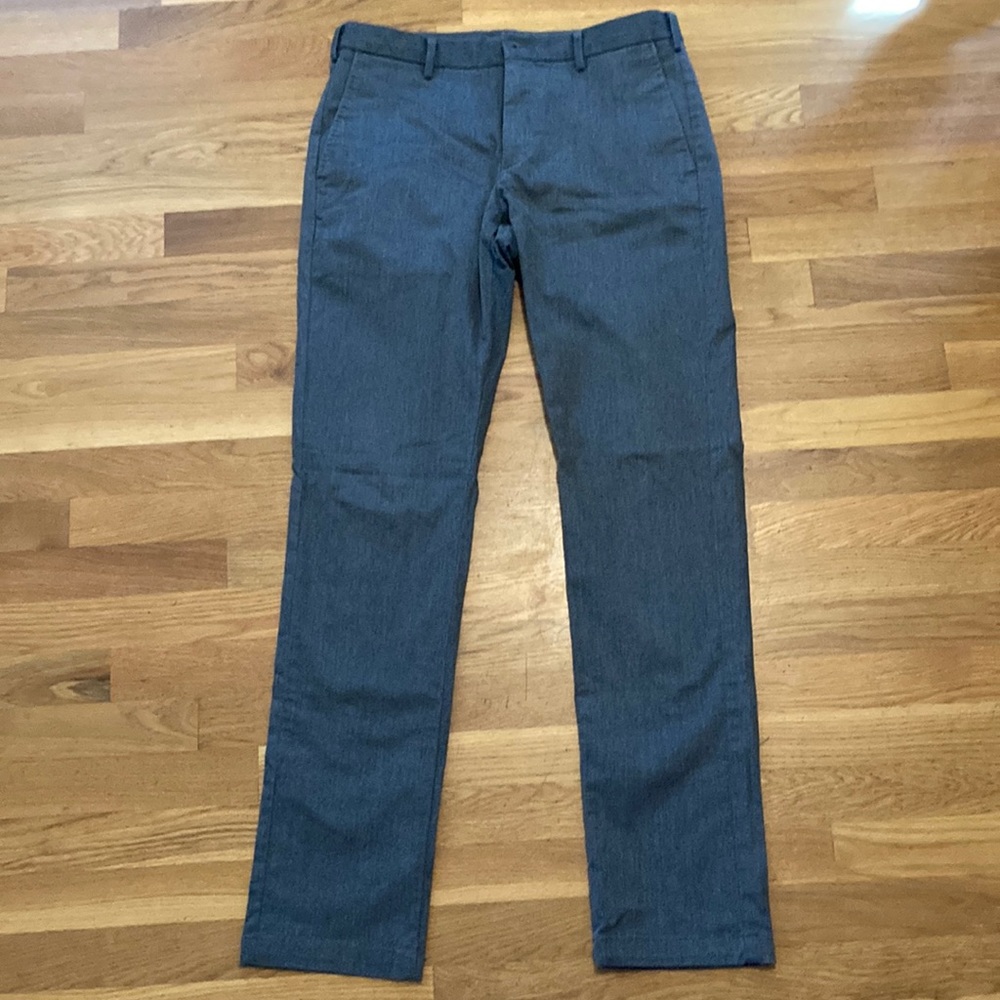 Men’s charcoal grey Uniqlo pants